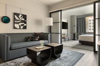 Breakfast, lunch, dinner served; Mediterranean cuisine