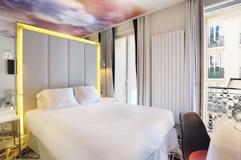 Brankas, meja kerja, kedap suara, dan setrika/meja setrika