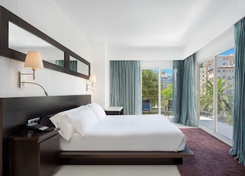 1 sovrum, sängtillbehör av högsta kvalitet och minibar