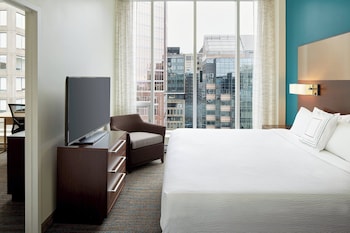 Premium Studio, 1 Queen Bed, Non Smoking | 1 bedroom, premium bedding, in-room safe, desk