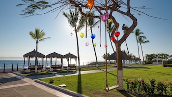 Piscine extérieure, accÚs possible de 8 h à 20 h, parasols