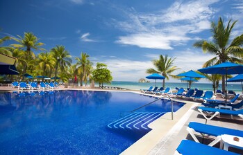 3 outdoor pools, sun loungers
