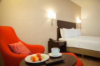 Desk, blackout drapes, iron/ironing board, free WiFi