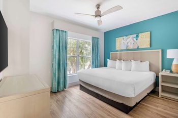 2 outdoor pools, cabanas (surcharge), pool umbrellas