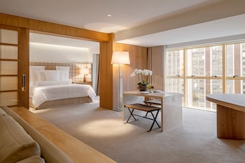 1 phòng ngủ, bộ đồ giường cao cấp, minibar, két bảo mật tại phòng 