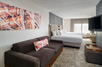 Desk, laptop workspace, iron/ironing board, free WiFi