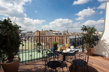 Room - PARIS PANORAMA | View from room