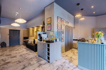 Tägliches Frühstücksbuffet (17 EUR pro Person)