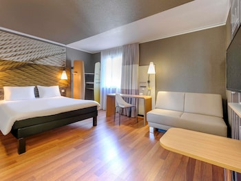 Daily buffet breakfast (EUR 17 per person)