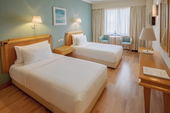 Minibar, safe på rommet, skrivebord og blendingsgardiner