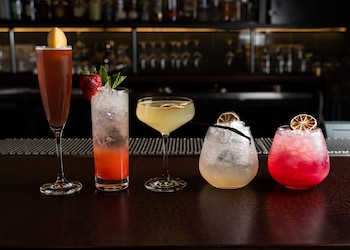 Phòng Suite, 1 giường cỡ king và sofa giường, quang cảnh cảng | Quang cảnh núi