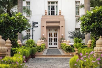 2 outdoor pools, open 8:00 AM to 7:30 PM, pool umbrellas, pool loungers