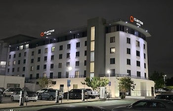 Daily full breakfast (EUR 19.50 per person)