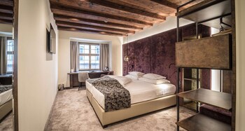 Serveert lunch en diner, internationale gerechten