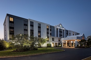 Premium bedding, down comforters, in-room safe, desk