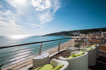 Indoor pool, sun loungers