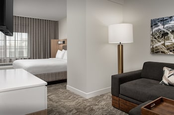 Premium bedding, down comforters, in-room safe, desk