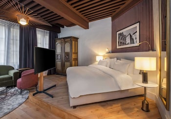 2 restaurantes, se sirven comidas, cenas y cocina europea moderna