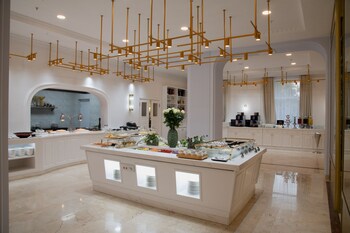 Daily buffet breakfast (USD 20 per person)
