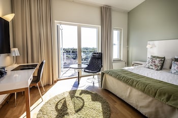 In-room safe, desk, iron/ironing board, free WiFi