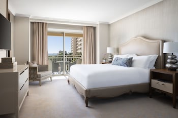 Private beach nearby, white sand, free beach shuttle, beach cabanas