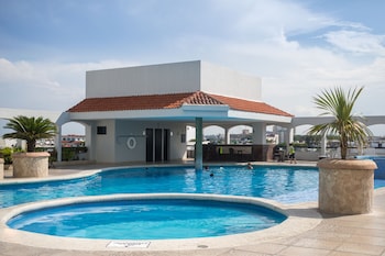 Outdoor pool, pool loungers