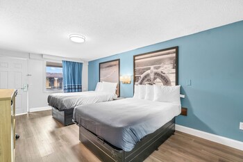 1 bedroom, desk, laptop workspace, blackout curtains