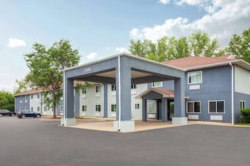 Standard Room | Desk, cribs/infant beds, free WiFi, bed sheets