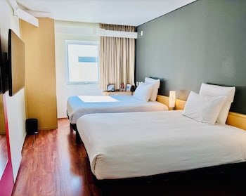 Dinner served, Mexican cuisine, alfresco dining 