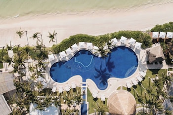 2 bars/lounges, beach bar