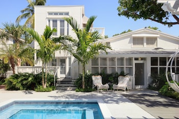 Suite (Ella's Sweet) | 2 bedrooms, premium bedding, in-room safe, individually decorated