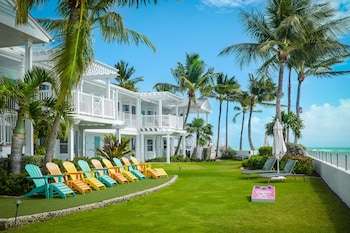 3 outdoor pools, pool umbrellas, sun loungers