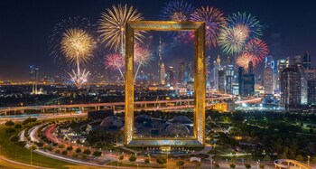 住宿正面 (夜晚)
