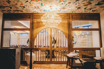 4 outdoor pools, pool umbrellas, sun loungers