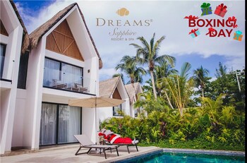 4 outdoor pools, pool umbrellas, sun loungers