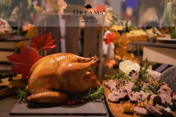 4 piscines extérieures, parasols, chaises longues