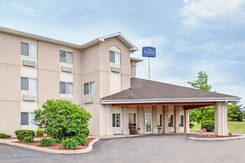 Executive Suite, 1 King Bed, Non Smoking | Pillowtop beds, desk, iron/ironing board, free cribs/infant beds