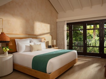 Private beach nearby, white sand, beach towels, beach massages