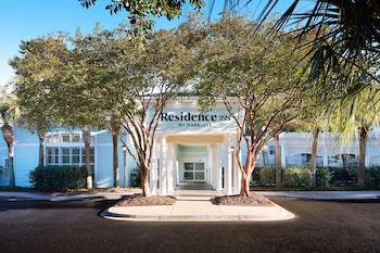 Free daily full breakfast