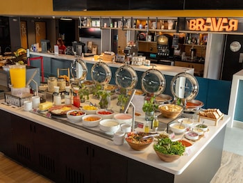 Daily buffet breakfast for a fee