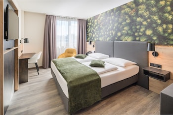 Family Room | 1 bedroom, minibar, in-room safe, desk