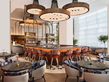 Serves lunch and dinner