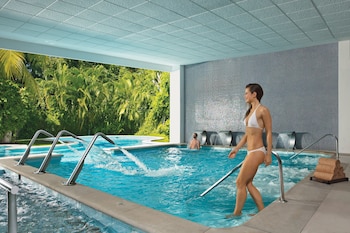 5 bars/lounges, poolside bar