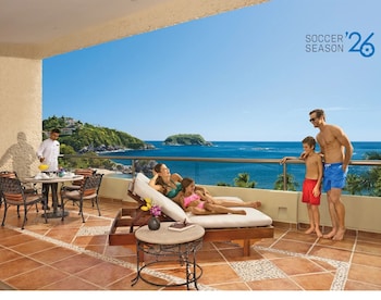 5 bars/lounges, poolside bar