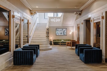 Coin salon dans le hall