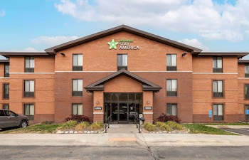 Desk, laptop workspace, iron/ironing board, free WiFi