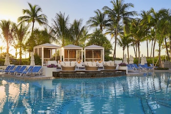 Piscine extérieure, cabanas (supplément), parasols
