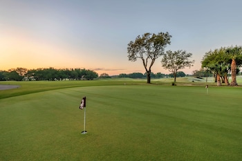 4 Außenpools, Cabañas (gegen Gebühr), Sonnenschirme