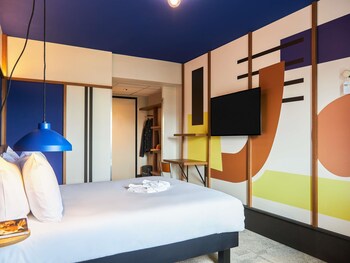 In-room safe, soundproofing, iron/ironing board, free WiFi