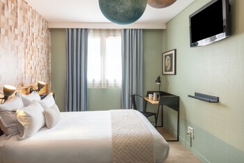 Daily buffet breakfast (EUR 15 per person)